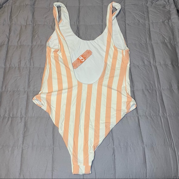 NWT GB Dolls Kill Striped One Piece Size Large - Picture 4 of 6